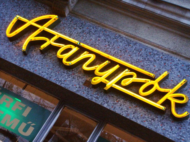 Neonlights of Budapest (2004)